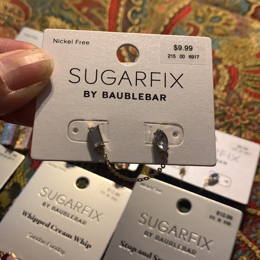 7 pairs of earrings from Baublebar new with tags - Picture 5 of 6